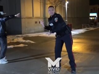 Agent doet mee aan dansvideo na melding van gevecht