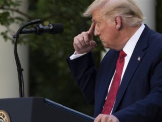 Trump diep door het stof door leugens coronavirus: "Ik wil geen paniek zaaien"