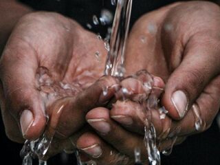 Drinkwaterbedrijven luiden noodklok: 'Nog nooit was de vraag naar drinkwater zó groot'