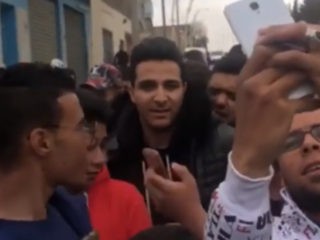 L'Algerino demonstreert mee bij protesten in Algerije