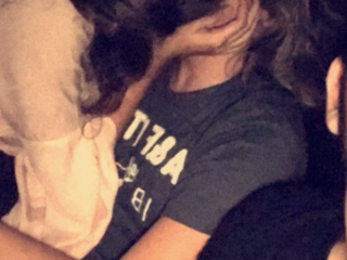 Man maakt op heterdaad selfie met zijn vriendin die vreemdgaat met een ander