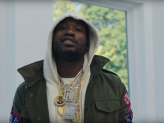 Meek Mill blikt terug op hectisch leven in video van '1942 Flows'