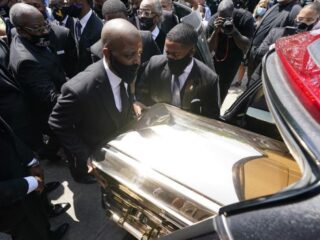 Emotionele beelden van uitvaart George Floyd gaan de wereld over