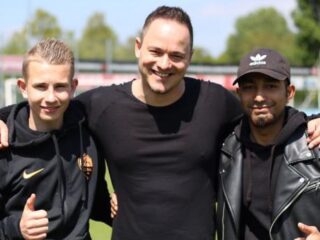 Rutger bezoekt oude voetbalclub van o.a. Van Basten, Affelay & Labyad
