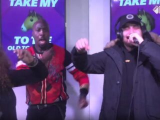 Murda gaat los met Fernando en Ouassima op live versie van 'Aya'