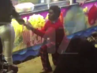 VIDEO: 'Kodak Black vraagt vriendin ten huwelijk met snoepring'