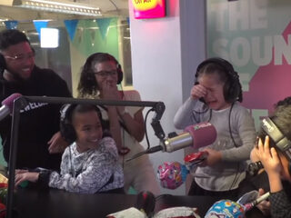 Papa Jay speelt FunX Candy Quiz tegen zijn 5 kids en de emoties lopen hoog op