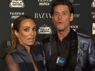 Jim Carrey geeft bizar interview op New York Fashion Week-feest