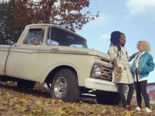 Keizer dropt 'Plus Min' video ft. Jonna Fraser, Kempi & I Am Aisha