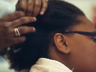 Bibi Fadlalla maakt een documentaire over kroeshaar: 'Dat haar'