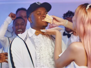 VIDEO: Big Shaq danst niet op eigen bruiloft, want Man Don't Dance