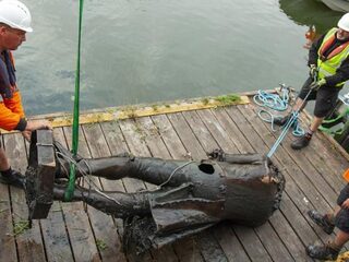 Moeten omstreden standbeelden en straatnamen verwijderd worden in Nederland?