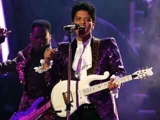 'Bruno Mars benaderd om Prince te spelen in biopic'