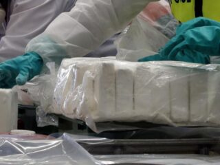 'Narcos' in Nederland: politie ontmantelt grootste cocaïnewasserij ooit