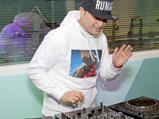 VIDEO: DJ Irwan gooit favoriete Chris Brown tracks live in een mix