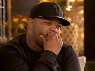 Brace reageert geëmotioneerd wanneer hij wordt bezongen in Beste Zangers