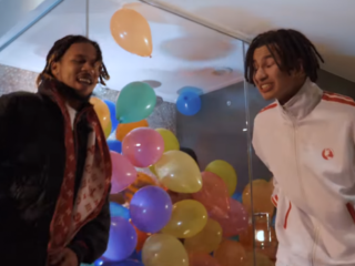 Ballonnen, wiet en positive vibes in clip Jacin Trill en Bokoesam