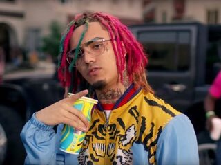 VIDEO: Lil Pump gooit microfoon naar fan