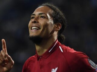 Virgil van Dijk verkozen tot Player of the Season in Engeland