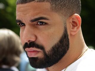 Drake bereikt negende #1-positie met album 'Care Package'