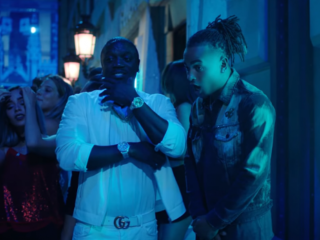 Akon keert terug in het Spaans met Ozuna in videoclip van Coméntale