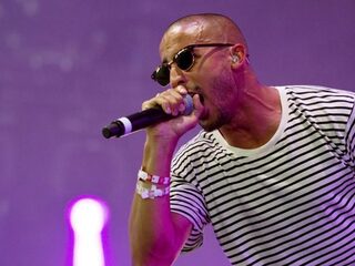 Willem van The Opposites geeft gratis concert onder het Rijksmuseum