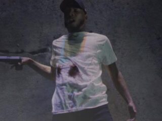 Politiegeweld: Tory Lanez draait rollen om in clip Shooters