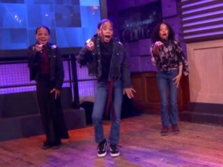 Humberto Tan gaat los met dansende Nederlandse zusjes uit The Ellen Show