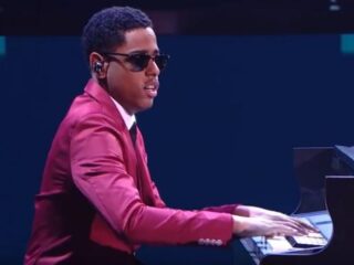 Blinde pianist (18) is zo goed dat wetenschappers zijn brein onderzoeken