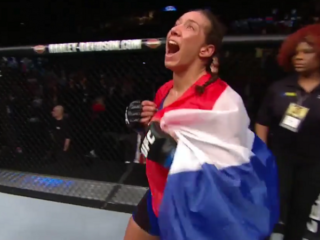 VIDEO: Germaine de Randamie eerste Nederlandse vrouw met UFC-wereldtitel!