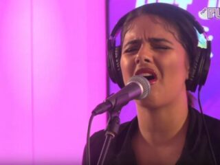 Numidia doet prachtige cover van 'Killing Me Softly'