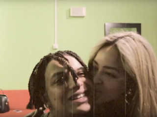 Vlogger Jaimy Li brengt dag door met Ronnie Flex: "Ik zou wel iets met een fan beginnen"