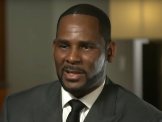 R. Kelly gearresteerd in Chicago 'wegens bezit kinderporno en verleiden van minderjarigen'