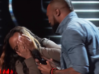 The Voice-kandidaat doet een (bijna) perfect huwelijksaanzoek na zijn auditie