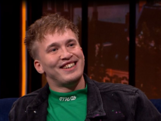 Snelle raakt mensen met gevoelige track 'Reünie' en ontvangt platinaplaat