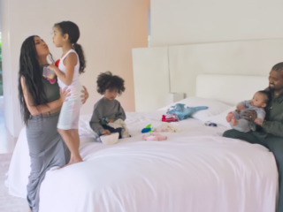 Kim en Kanye krijgen kritiek na interview met Vogue: in scene gezet en leeg huis