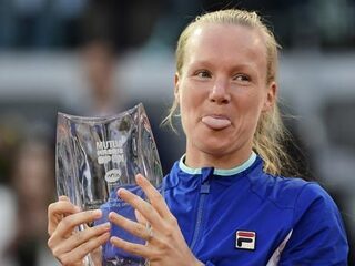 Kiki Bertens wint belangrijk tennistoernooi zonder een set te verliezen