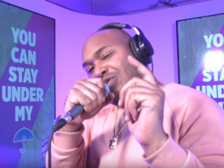 Adje gooit zijn hits in een mash-up tijdens de DiXte 1000 Avondshow