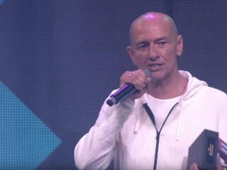 Bart van Houten over Esko's award voor Best Producer: "Ik sta te trillen op mijn benen"
