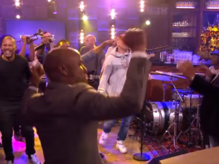 Rico, Sticks en Typhoon krijgen Humberto aan het dansen in RTL Late Night