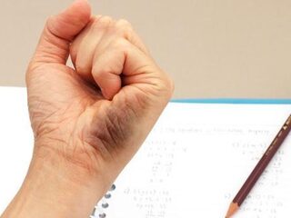 Internationale Linkshandigendag: 5 herkenbare dingen als je linkshandig bent