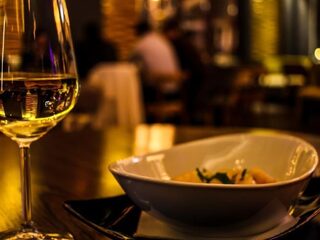 Millenials eten het vaakst buiten de deur