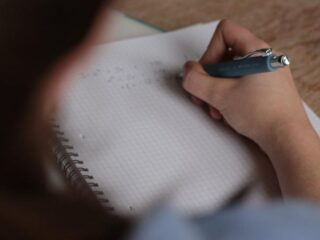 Weinig diversiteit en veel stereotypen in Nederlandse schoolboeken