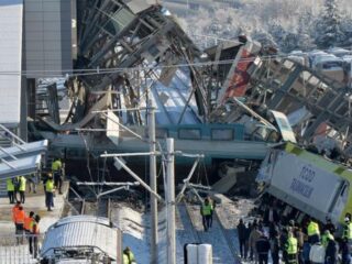 Negen doden en tientallen gewonden bij treinongeluk in Ankara