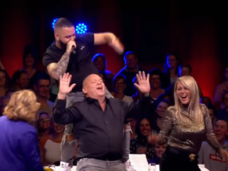 Rapduo Tw2ce laat Holland's Got Talent twerken