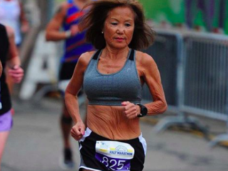 71-jarige oma verbreekt wereldrecord halve Marathon