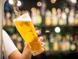 Bierliefhebbers opgelet: je kan nu betaald bier drinken!
