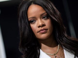 Rihanna kiest voor model met littekens voor Fenty-campagne