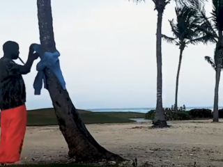 Kanye eert moeder op verjaardag met 'DONDA'