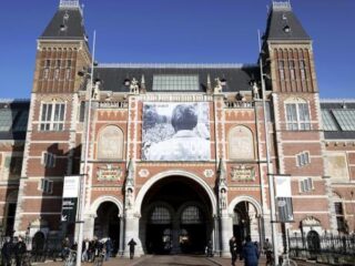 Waarom hebben wij nog steeds gestolen kunst van voormalige koloniën?